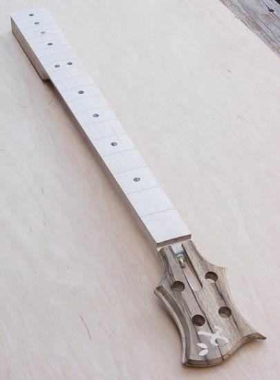 Bolt-on bass neck with maple fretboard