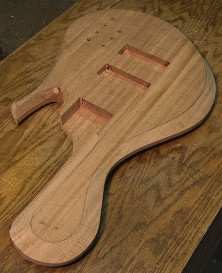 Mahogany single-cut bass with body bevels